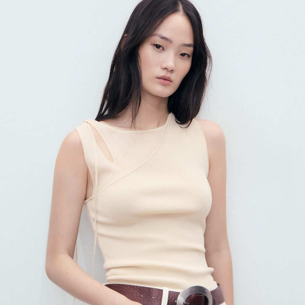 Mango knitted top w/ cut-out